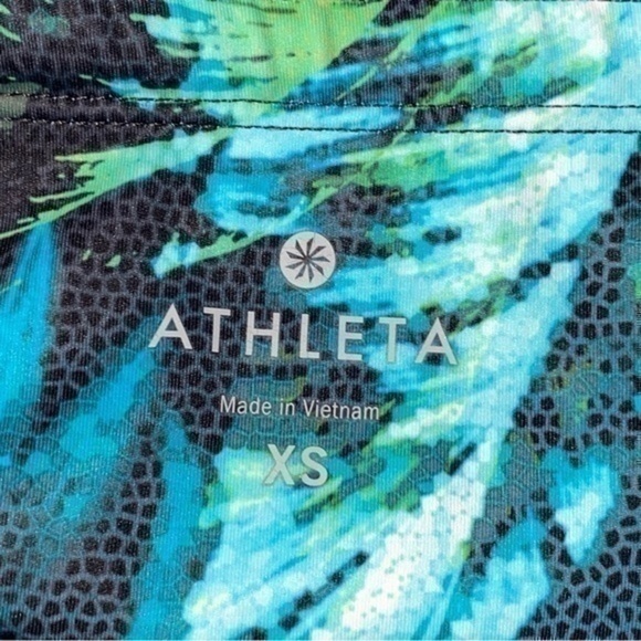 Athleta Women’s Size XS Green Black Blue Print Napali Mesh Sonar Capri Leggings - Picture 5 of 5